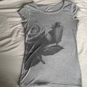 Xhilaration S grey sleep t-shirt with black rose design